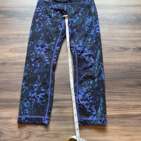 Lululemon Women’s Wunder Under Crop II purple Iris Floral Print legging size‎ 2 - Picture 6 of 6